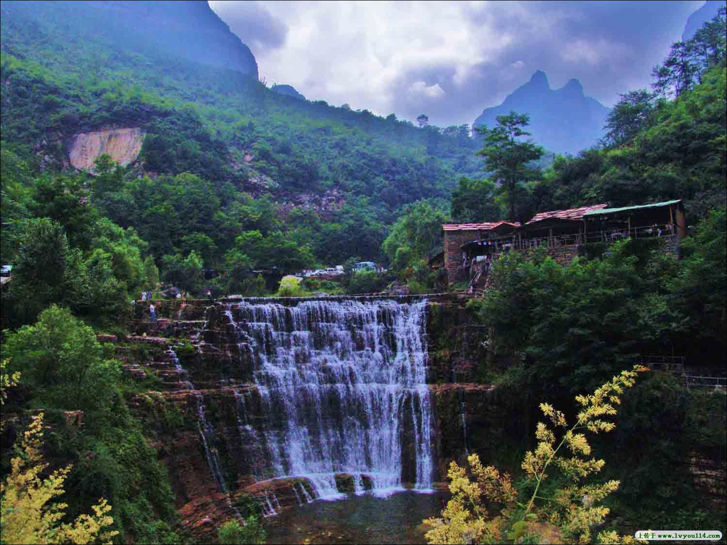 问鼎老君山-少林寺老君山龙门石窟黄河三峡挂壁公路双飞6日游纯玩